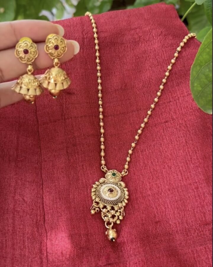 Vaishnavi necklace with earrings